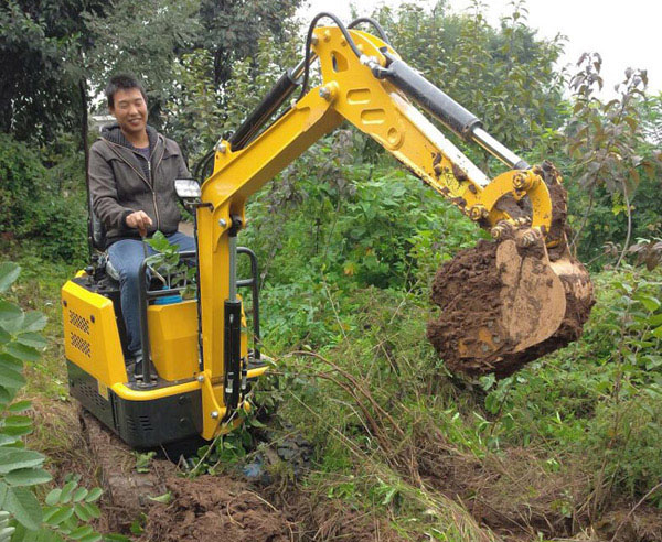 農(nóng)村自制小挖掘機(jī) 農(nóng)村自制小挖掘機(jī)