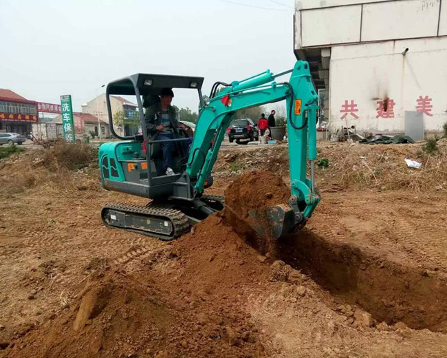 小型挖掘機使用 小型挖掘機使用