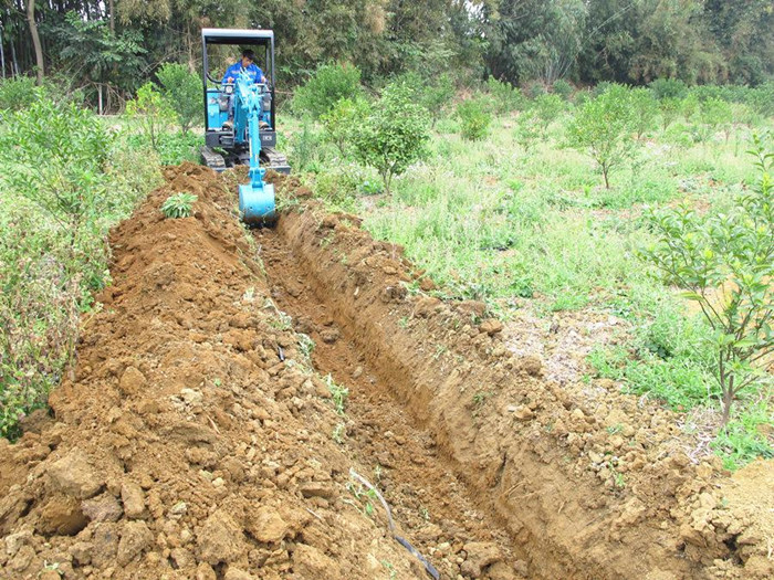 小型挖掘機(jī)土方作業(yè) 小型挖掘機(jī)土方作業(yè)