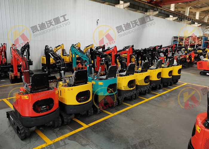 恭賀濮陽羊肚菌大戶定做20臺13型大棚用小挖機發(fā)貨